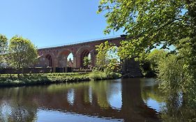 Silver Cottage Holiday Stay On Yarm High Street - Free Parking Available
